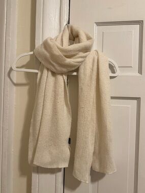 H&M Divided Cream Fuzzy Chunky Knit Soft Winter Scarf Wrap OS